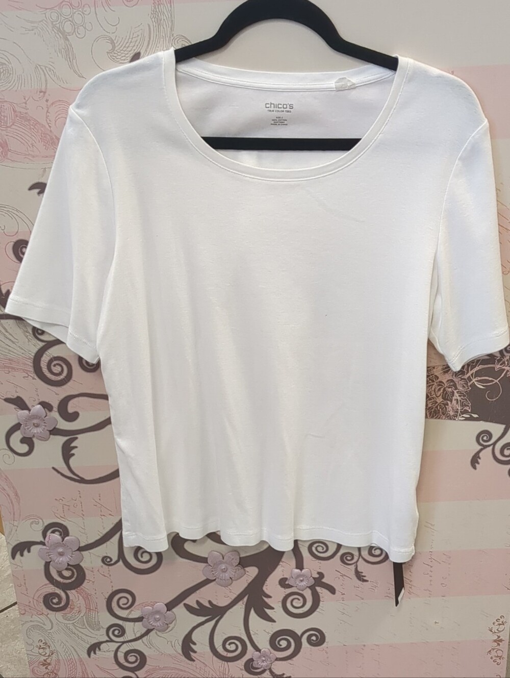 Chico's White Scoop Neck Short Sleeve Tee